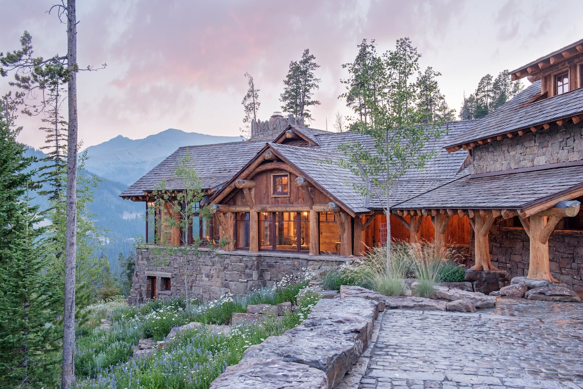 Home with architecture built for pretty views in Montana