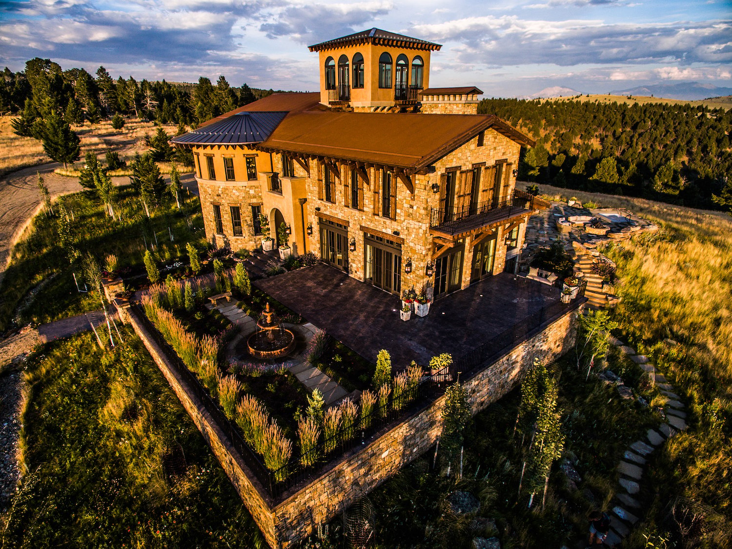 House placement and landscape aerial view in Montana