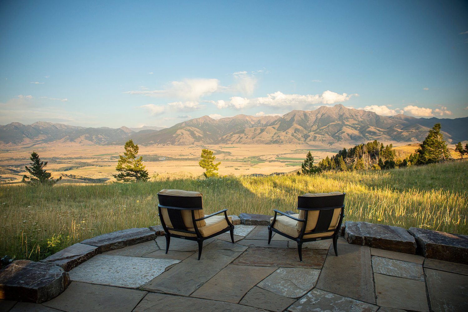 outdoor patio with view of mountains